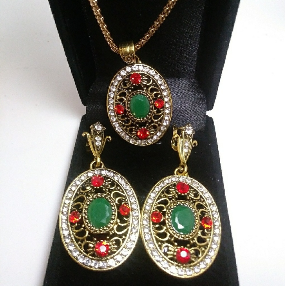 Vintage Style necklace and earring set